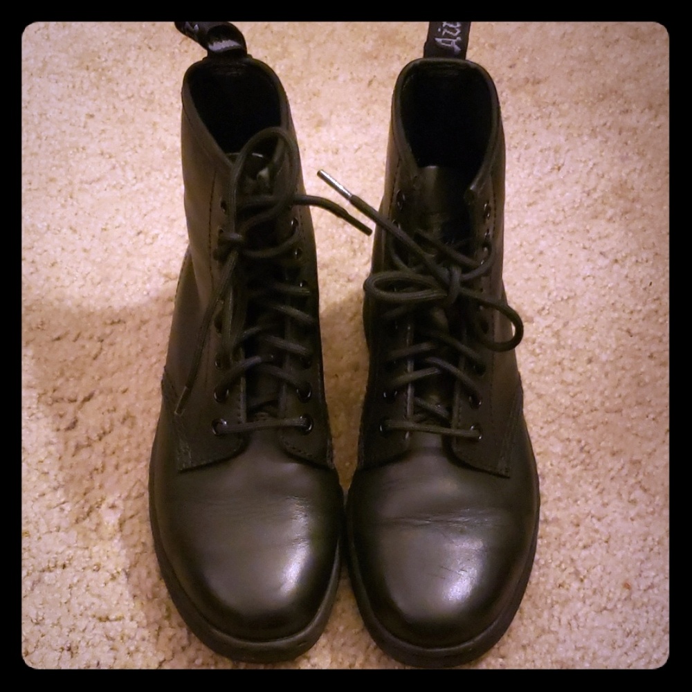 Dr. Marten Newton boots